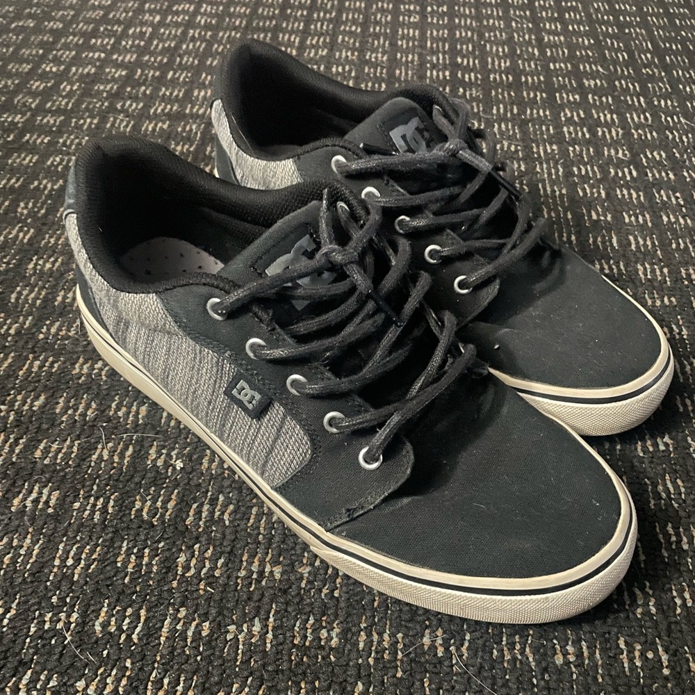 DC skate shoes